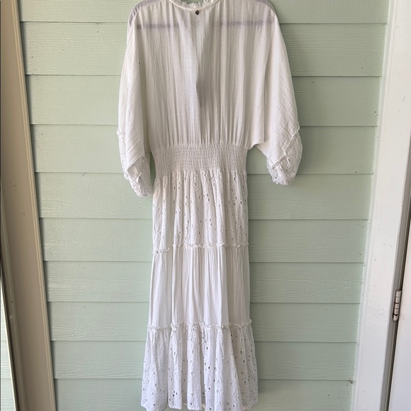 Elegant Boho White Maxi Dress - Picture 9 of 10